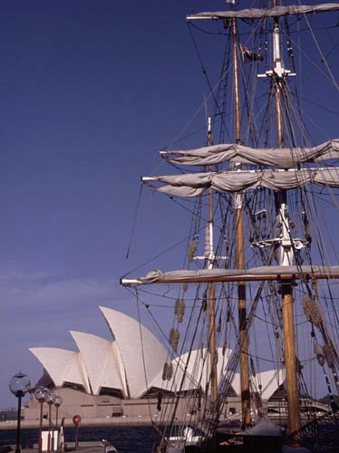Die Bounty und das Opernhaus in Sydney