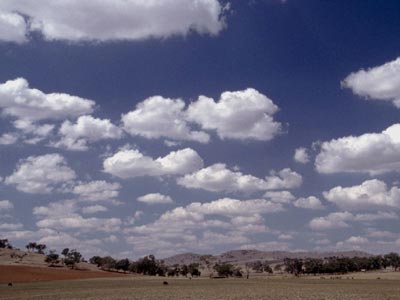 Endloser Himmel am Rande des Outbacks