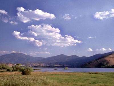 Der Stausee in Khancoban am Fu&szlig; der Alpen