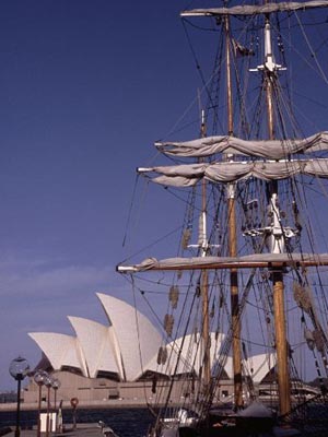 Takelage der Bounty und das Opernhaus