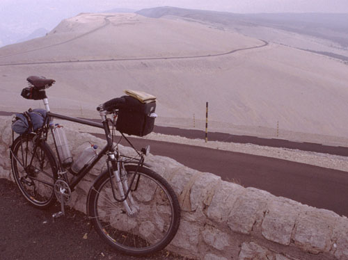 Die karge Gipfelregion des Mt. Ventoux