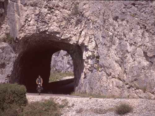 Tunnel in der Nesque-Schlucht