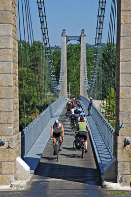 Hngebrcke ber die Dordogne